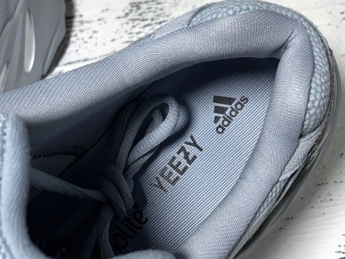 700 Blue v2 FV8424 Boost Hospital Yeezy Adidas 1101